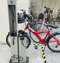 Colonnina riparazione bici al Palazzo D'Ancona